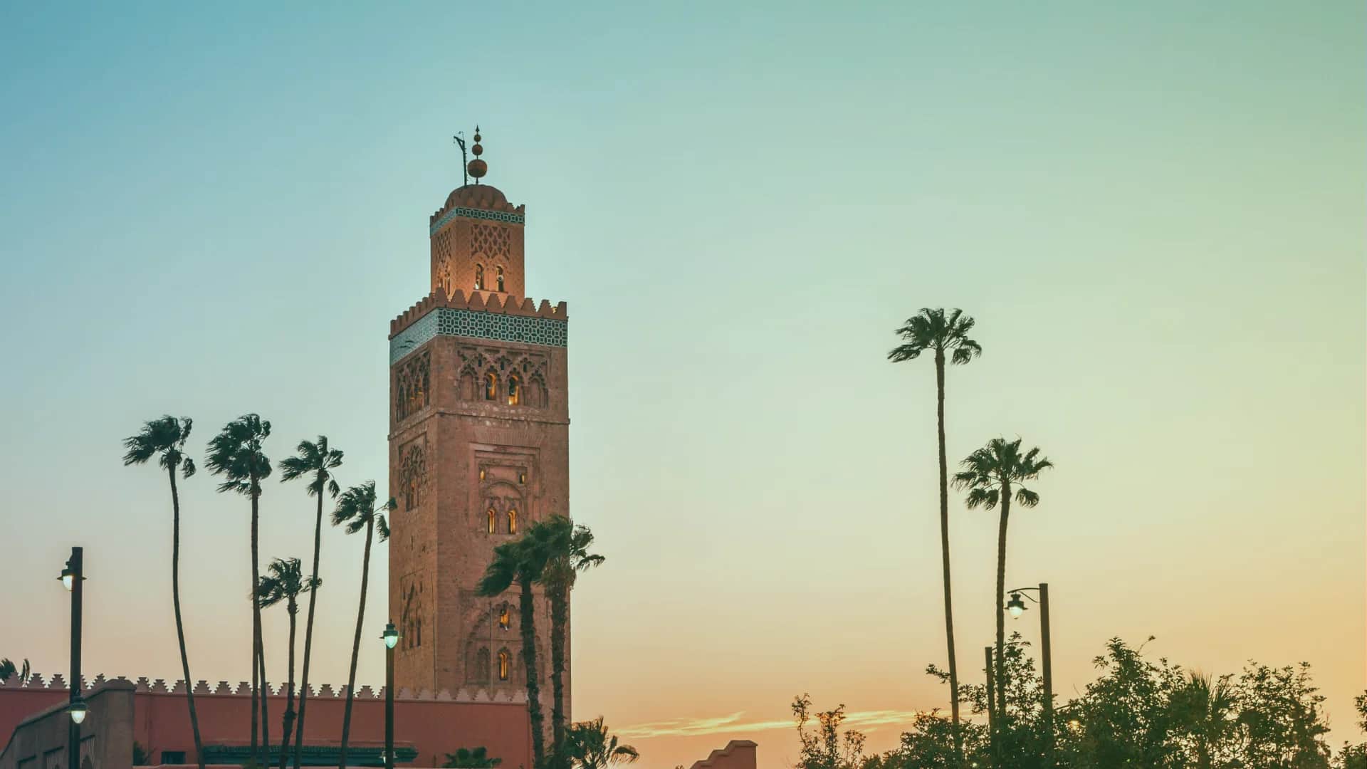 Voyagez à Marrakech avec des voitures, chauffeurs et réservations faciles