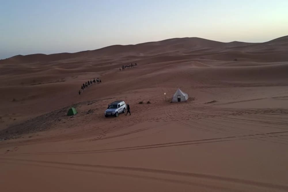 Merzouga Vivac Salvaje 10H, Ruta en Camello y Guía + Hoguera + Comidas + Soporte 4x4 - thumbnail 8