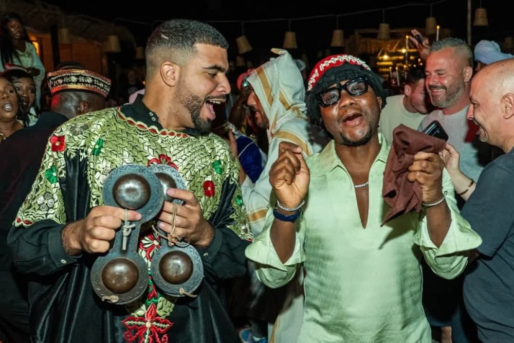 Marrakech Palmeraie Cena Espectáculo con Moul 3afia, Gnaoua y Bailarina